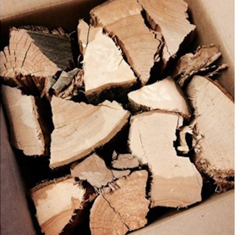 Madera para cocinar en un horno de pizza