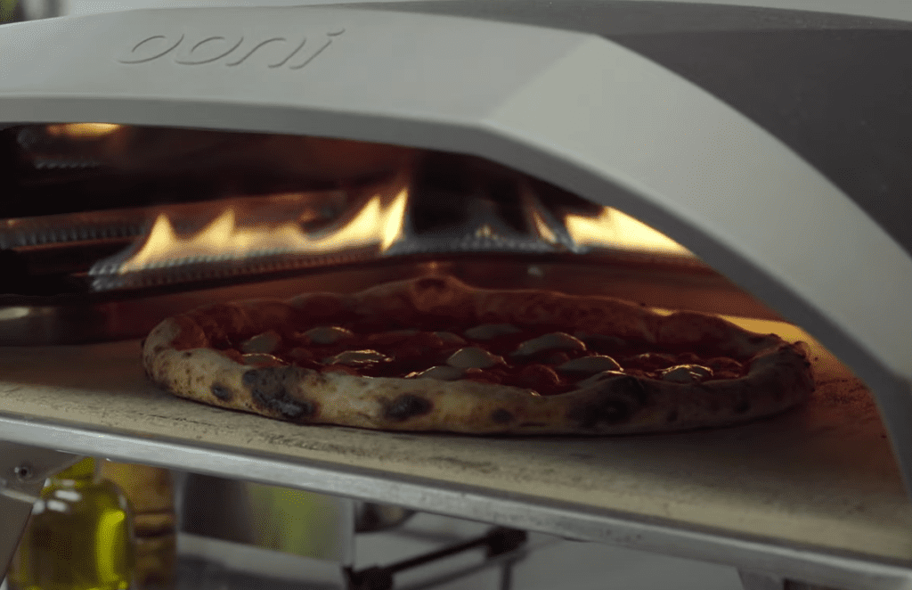 pizza crujiente por fuera